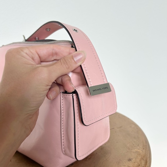 Michael Kors Dakota Medium Leather Shoulder Bag in Smokey Rose - Picture 8 of 9